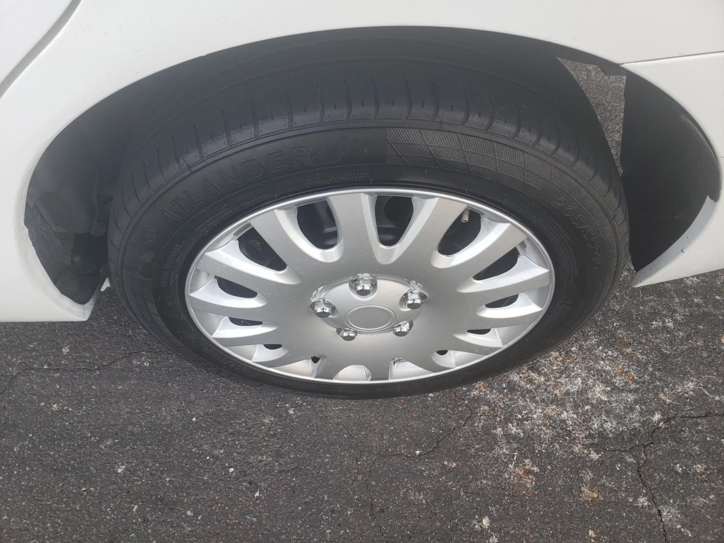 2019 WHITE /gray and black Toyota Corolla le (5YFBURHEXKP) with an 1.8L L4 DOHC 16V engine, 5-Speed Automatic transmission, located at 323 E Dunlap Ave., Phoenix, AZ, 85020, (602) 331-9000, 33.567677, -112.069000 - 2019 Toyota Corolla LE,...... Ice cold A/C, No accidents, Power everything, Stereo/cd player, Phone sync, Bluetooth, Backup camera, Clean Gray and Black interior with black cloth seats in near perfect condition, power windows, power door locks, clean Arizona title, Runs and Drives Excellent. Very cl - Photo#18